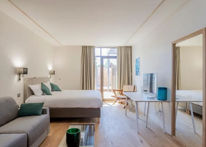 Les Du Port - By Le Saint Ferdinand