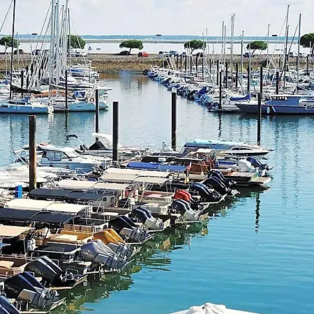 Les Du Port - By Le Saint Ferdinand Lägenhetshotell